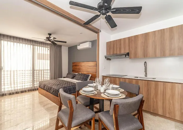 King With Private Balcony, Rooftop Pool, Gym * Tulum